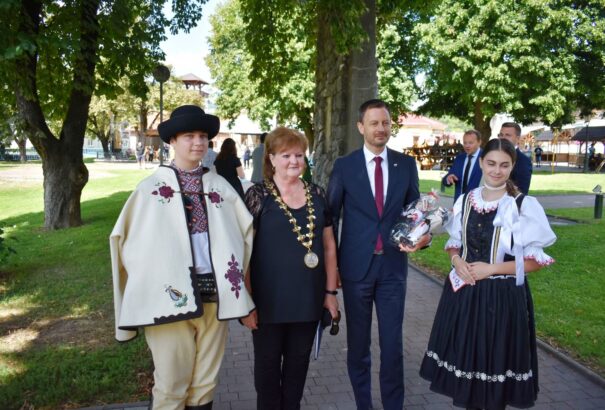 Eduard Heger a dél-szlovákiai Klenócon a romák közti oltás növelésének lehetőségeiről egyeztetett