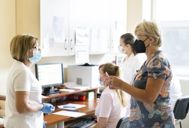 Koronavírus: Késik az OTP rezsim bevezetése a munkahelyeken