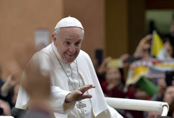 A kormány több mint 5,4 millió eurót különített el a pápalátogatás előkészítésére