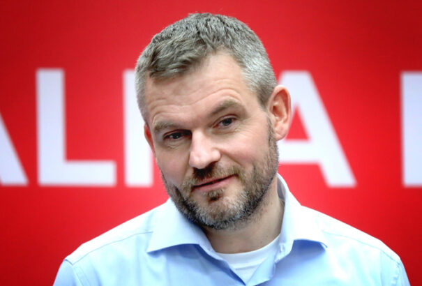 Pellegrini tart a politikai kivégzésétől. Ezért előrehozott választásokba menekülne