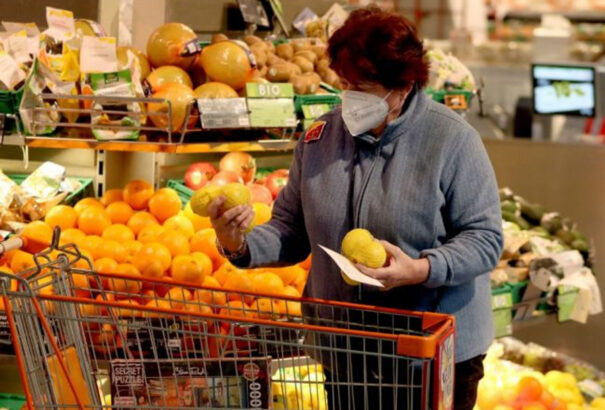 Holnap ismét zárva lesznek a boltok