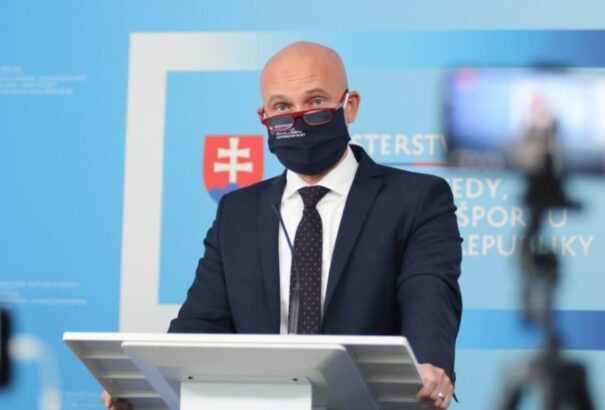 Gröhling: Hétfőtől, január 10-től visszatérhetnek a diákok az iskolákba