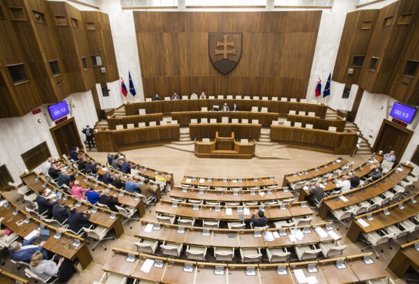 A Smer a leggazdagabb parlamenti párt. Mutatjuk, kinek mennyi vagyona van