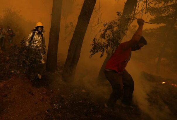 Több falu leégett Görögországban, Évia szigete hat napja lángol
