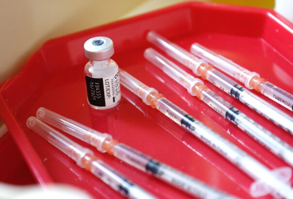 Az oltás csökkenti a vírus terjedésének esélyét