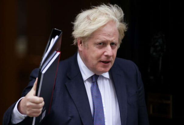 Jön az adóemelés a briteknél az egészségügy és a szociális rendszer megtámogatásáért