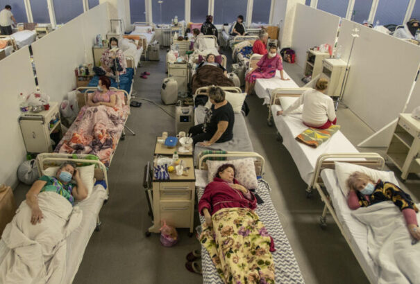 Ukrajnában egyre több a koronavírus-fertőzött, a kötelező oltás bevezetését tervezik