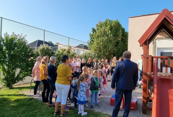 Új tanév a gondosan felújított óvodában – megnyitotta kapuit az albári óvoda (Képekkel)