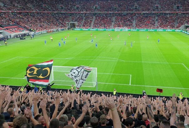 Átpolitizált angol foci: A FIFA-hoz fordul az angol labdarúgó-szövetség a magyar szurkolók „viselkedése miatt”