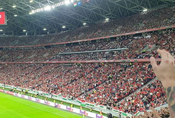 Szijjártó Péter videóbizonyítékkal tette helyre a hőbörgő angolokat