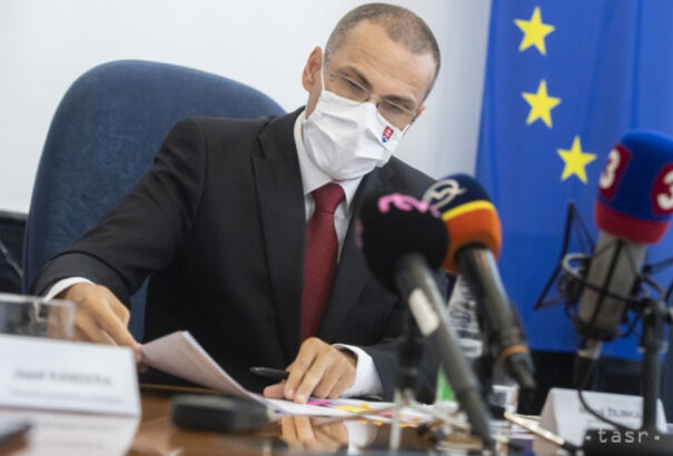 Žilinka elutasítja, hogy ő intézte volna el azt, hogy ejtsék a vádakat Vladimír Pčolinský ellen