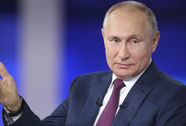 Putyin karanténba került, de bízik benne, hogy a Szputnyik V vakcina megvédi