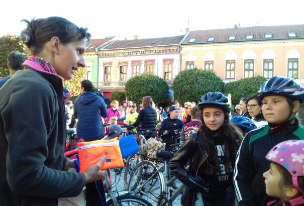 Kerékpáron Komárom utcáin Bujna Zoltán vezetésével