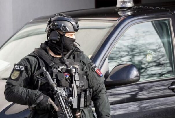 Rendőrháború és mocskos játszmák: A belügyi felügyelet letartóztatta a Tisztítótűz-ügyben eljáró nyomozókat