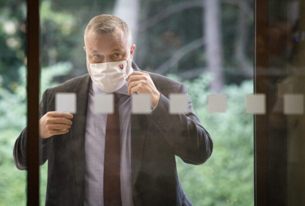 A minisztérium vizsgálja, a munkáltatónak van-e joga oltási igazolást kérni alkalmazottaitól