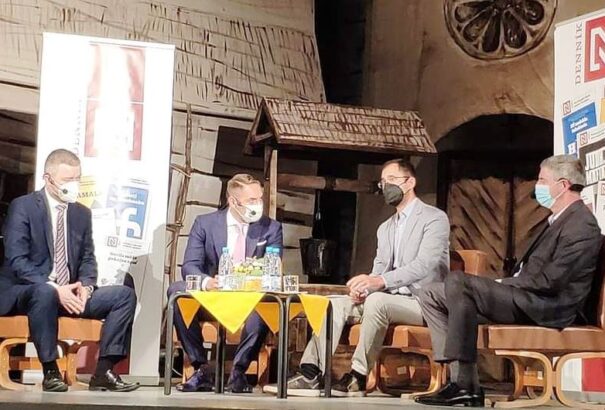 Kínos baki a DenníkN-től Komáromban – Nem láthattuk a Bugár-Gyimesi-Mózes vitát élőben