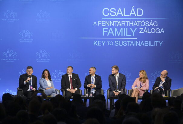 Demográfiai csúcs – A családpolitikában bevált jó gyakorlatokról beszéltek miniszterek