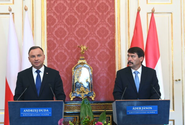 A magyarok is besegítenek a lengyel-belarusz határkerítés megépítésébe