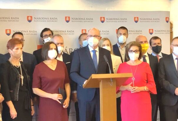 Kolíkováék kiléptek a Za ľudíból – 6 képviselő Igazságos Szlovákiáért platform néven belép az SaS-ba