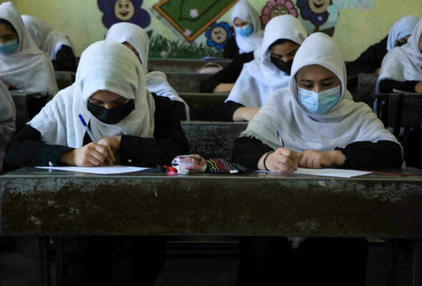 Felszámolják a koedukált felsőoktatást a tálibok