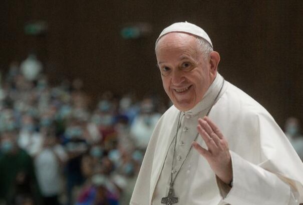 Élőben közvetíti a pápai misét a közmédia