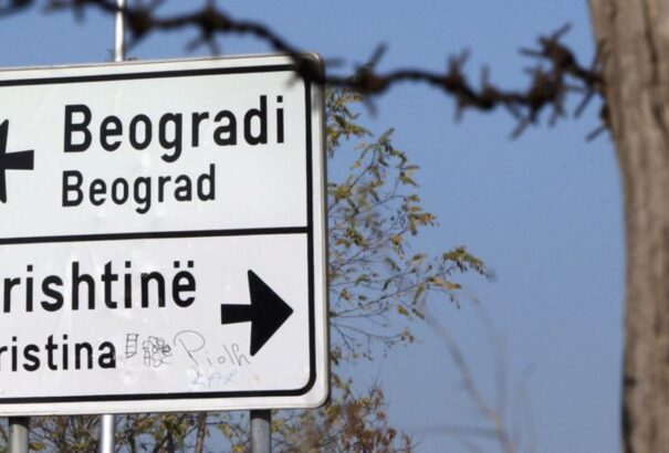 Puskaporos a levegő a szerb-koszovói határ mentén