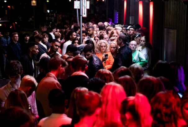 Dánia koncerten szeretné oltani a fiatalokat