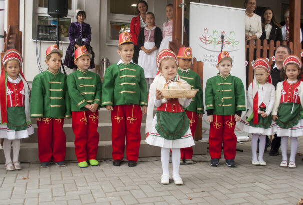 Édes Enikő: Bízva a magyar jövőben