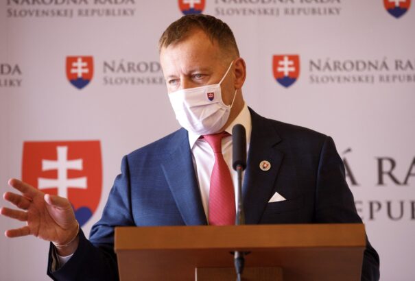 Kollár nemet mondott Hegernek –  Sme rodina nem vesz részt a kormányfő által összehívott munkacsoportban