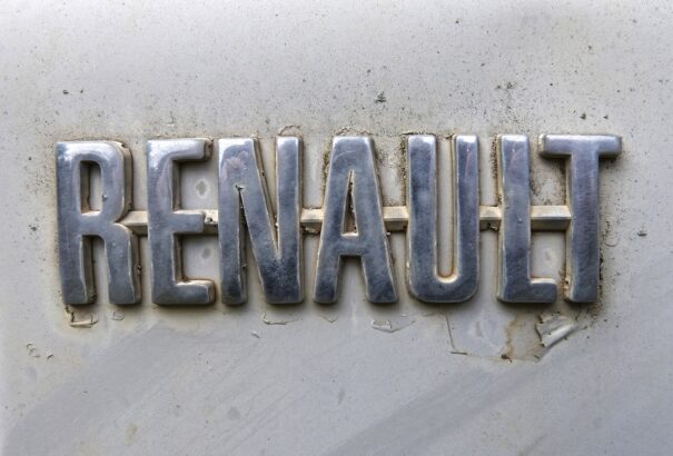 Kétezer munkahelyet épít le a francia Renault az elektromos autók miatt