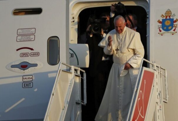 A kormány további 2,2 millió eurót különített el a pápalátogatásra