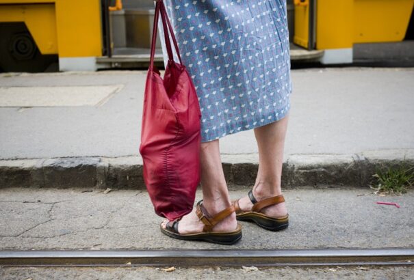 Orvosnak adta ki magát a nyitrai csaló. 14 ezer euróval rövidítette meg az idős nyugdíjast