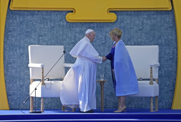 Ferenc pápa mai pozsonyi programja – Képekkel