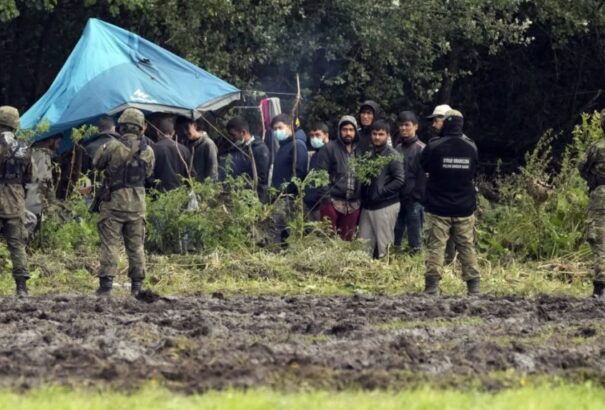 Az illegális migráció miatt rendkívüli állapotot hirdetett a lengyel államfő a fehérorosz határ térségében