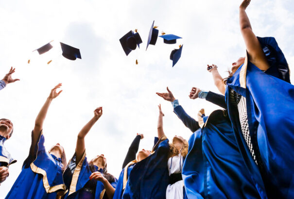 Állítsuk Meg a Korrupciót Alapítvány: több ezer diák megvásárolt szakdolgozattal végzi el az egyetemet