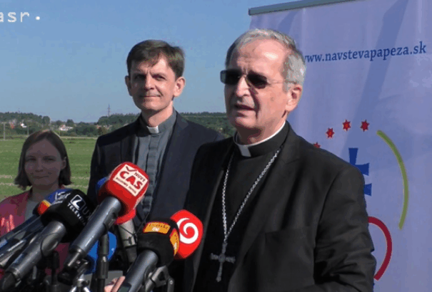 Pápalátogatás: eddig 30 ezer zarándok regisztrált a sasvári kegyhelyen celebrált szentmisére