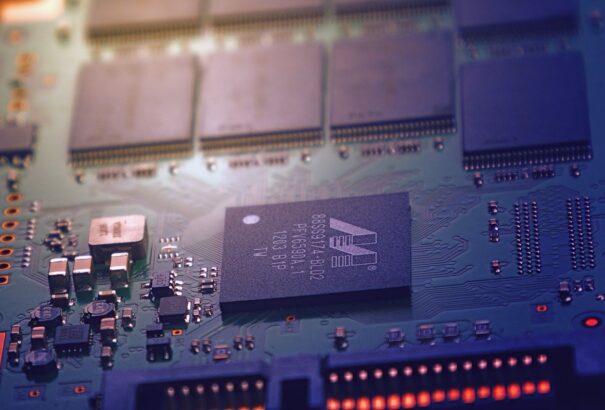 Borúlátók a német autóipari cégek a csiphiány miatt