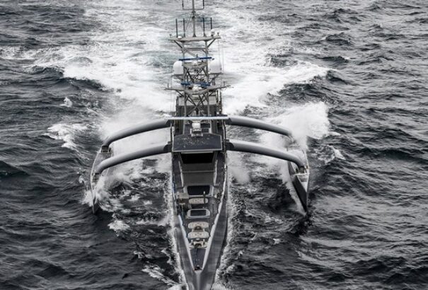 Szellemhajót kapott az amerikai hadsereg – Nincs rajta ember, mégis rakétákat lövöldöz (Videó)