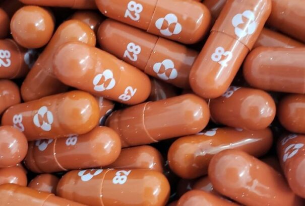 „Molnupiravir” – 50 százalékkal csökkenti a kórházba kerülés veszélyét az új koronavírus elleni tabletta