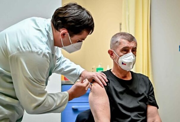 Babiš megkapta a harmadik koronavírus elleni vakcinát