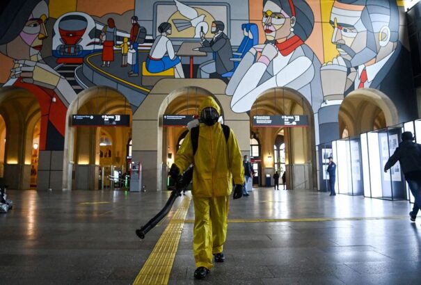 Moszkva felfüggeszti az oltatlan nyugdíjasok ingyenes tömegközlekedését