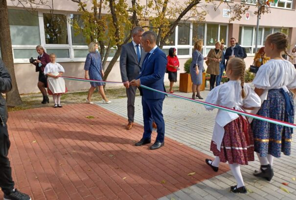 Potápi Árpád János államtitkár Rév-Komáromba látogatott