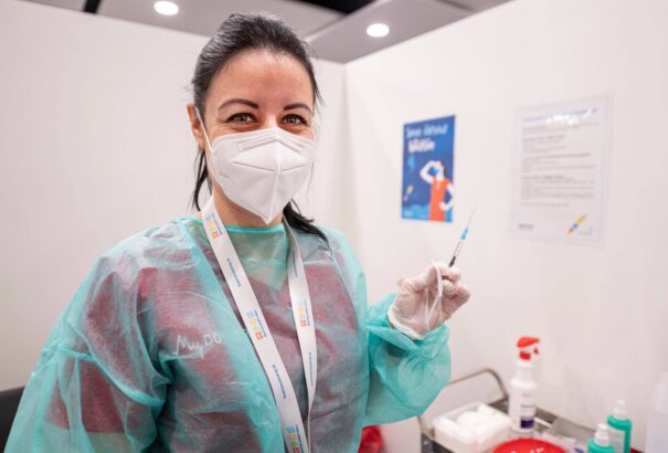 Október 25-től az 55 év felettiek is regisztrálhatnak a harmadik adag vakcinára