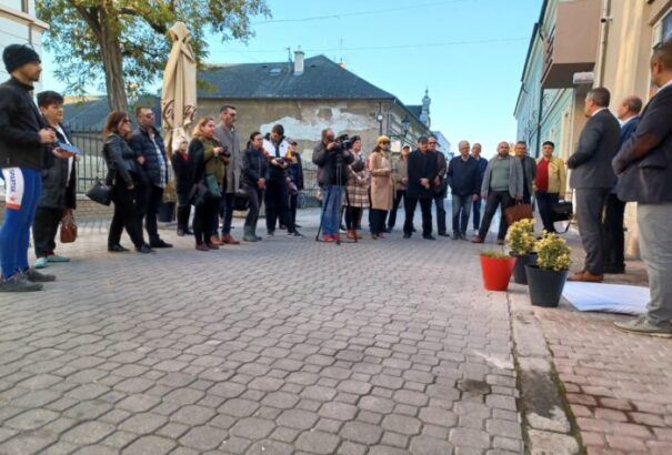 Hagyományteremtő jelképavatás kelt életre Komáromban a filmvilág városhoz kötődő nevességeinek tiszteletére