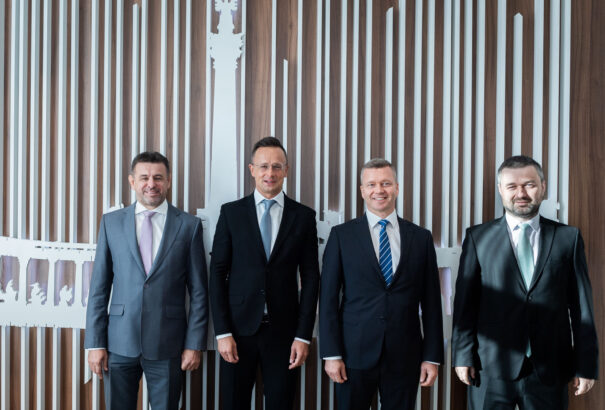 Szijjártó a Szövetség vezetőivel való találkozó után: Remélem, hogy meg fogják tudni valósítani a beléjük fektetett reményt