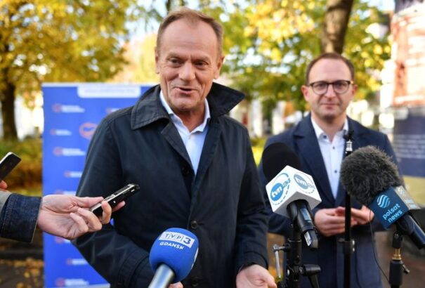 Megválasztották Donald Tuskot a fő lengyel ellenzéki párt elnökének