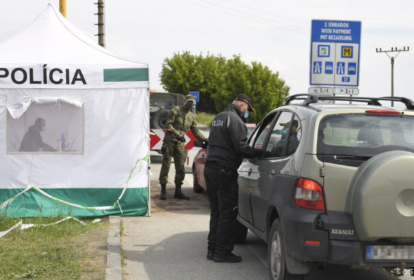 Tíz napra rövidül a karantén a Szlovákiába érkező személyek számára