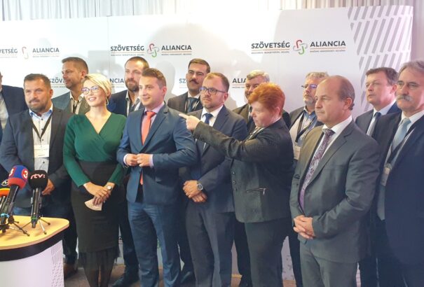 AKO felmérés: 4,5 százalékon a Szövetség