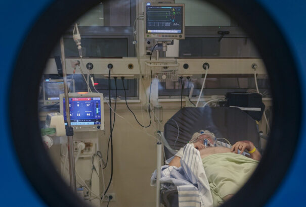 Románia egészségügyi rendszerét összeroppantotta a koronavírushullám