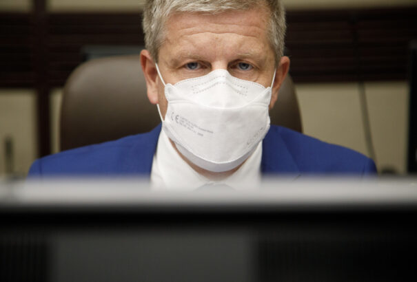 Lengvarský: Úgy akarjuk megemelni az egészségügyi dolgozók bérét, hogy az konkurenciaképes legyen a külföldi fizetésekkel